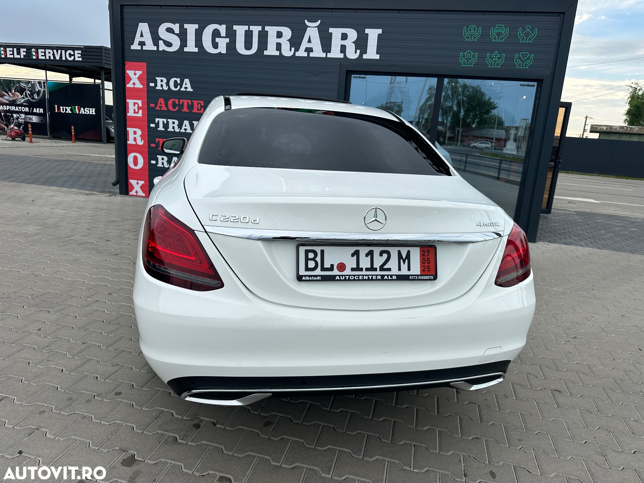Mercedes-Benz C 220 d 4Matic T 9G-TRONIC AMG Line - 12