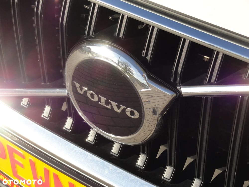 Volvo XC 60 B4 D AWD Geartronic Momentum Pro - 31