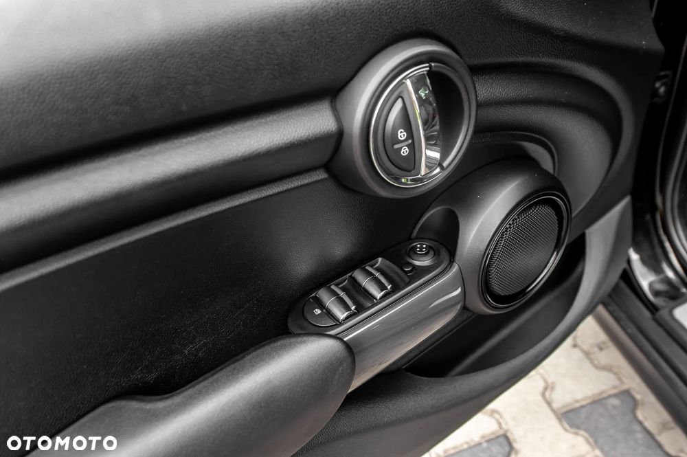MINI Cooper Essential Trim - 23