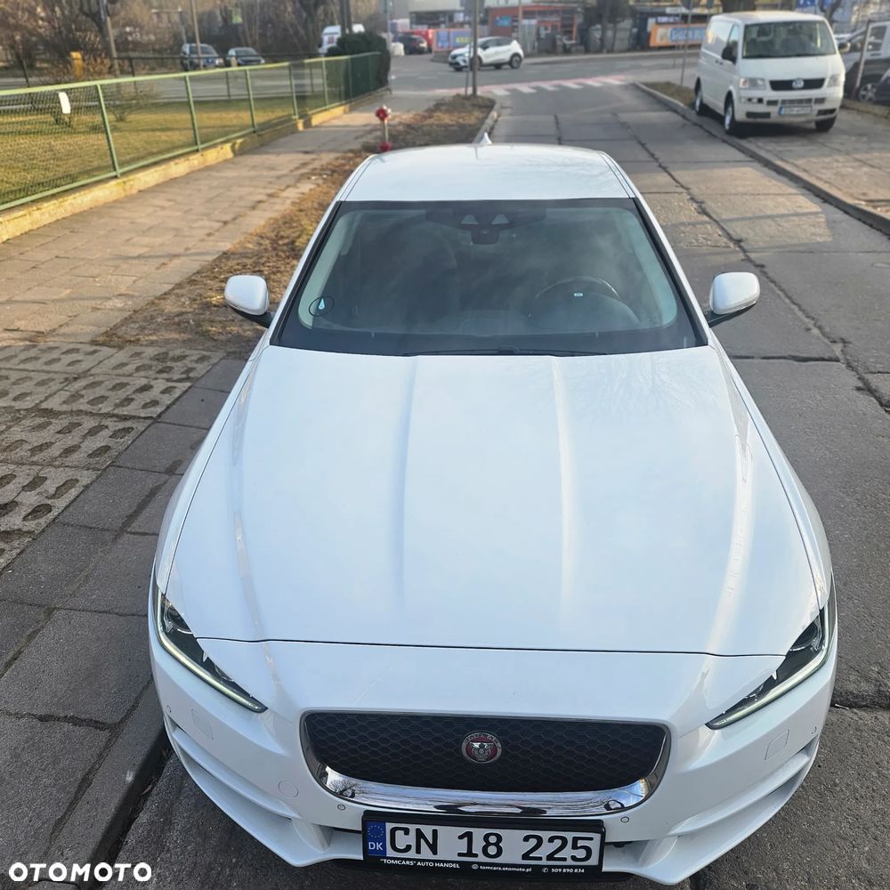 Jaguar XE - 1