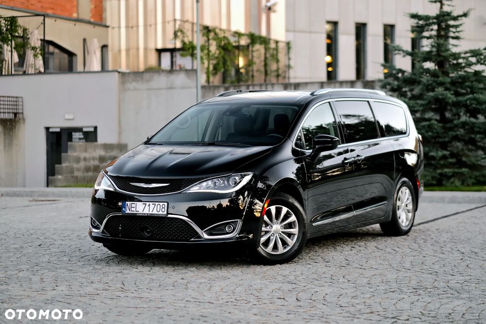 Chrysler Pacifica - 2