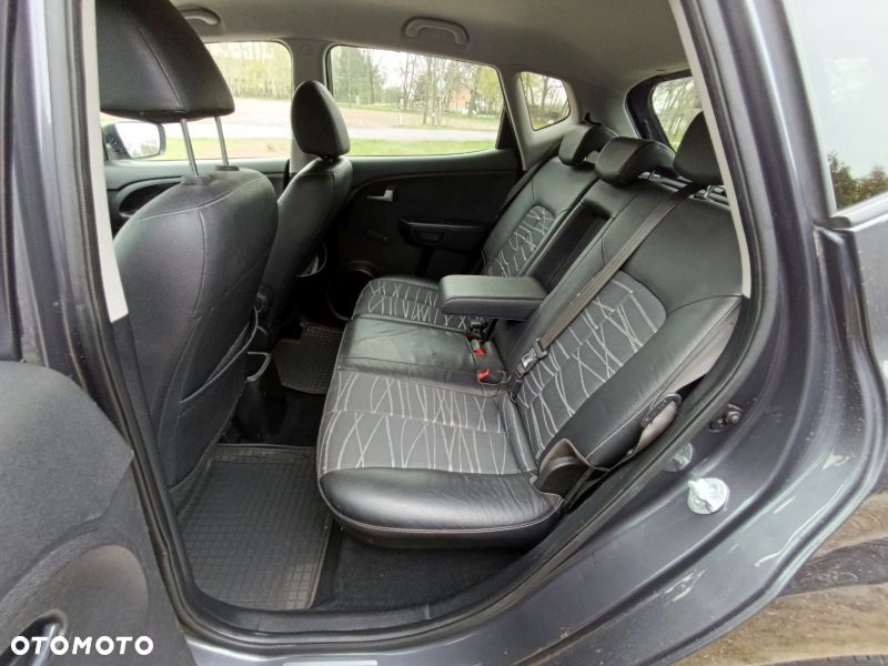 Kia Venga 1.4 CRDi 90 ISG Edition 7 - 13