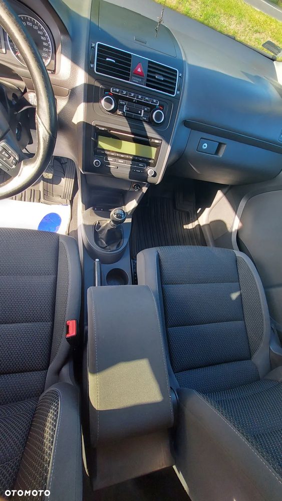Volkswagen Touran 1.6 TDI DPF BlueMot Comfortline - 6