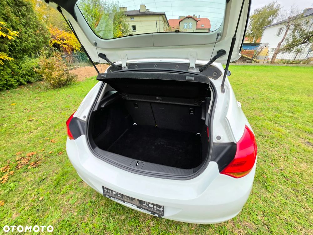 Opel Astra 1.4 Selection - 19
