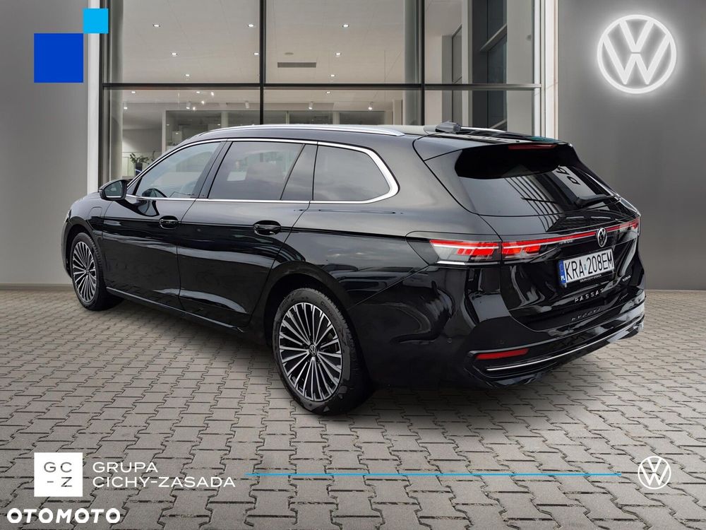 Volkswagen Passat - 4