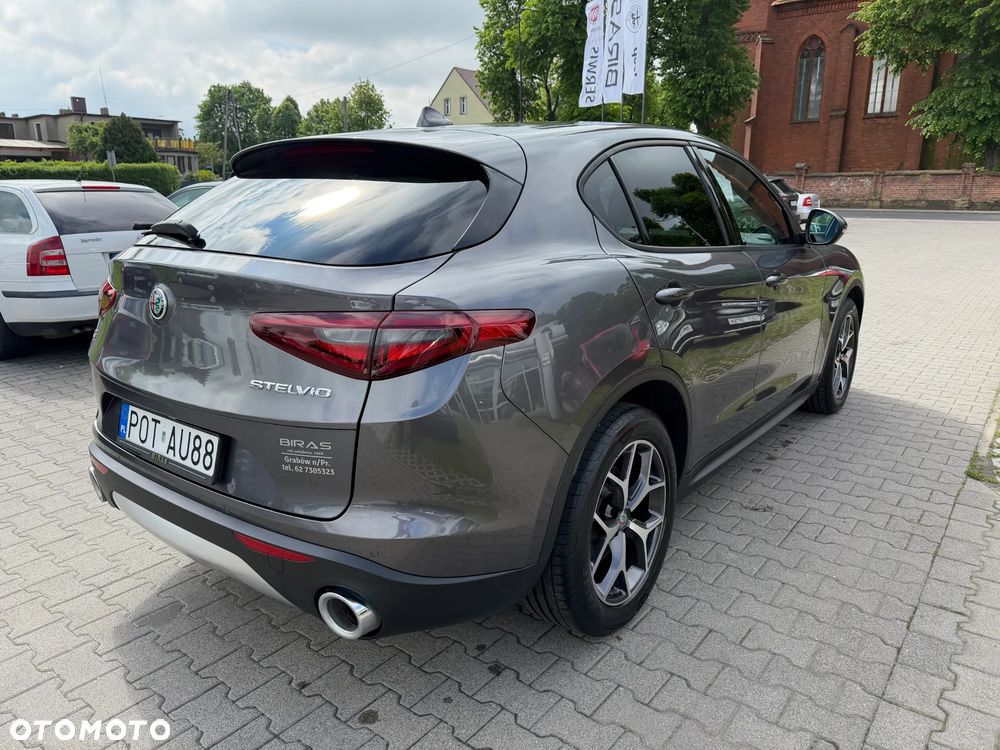 Alfa Romeo Stelvio - 5