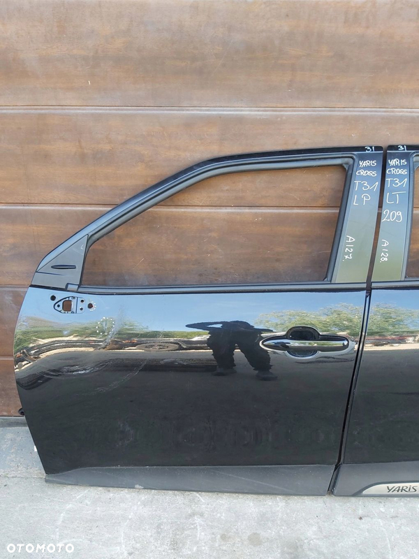 Toyota Yaris Cross drzwi lewy przód lewe przednie
