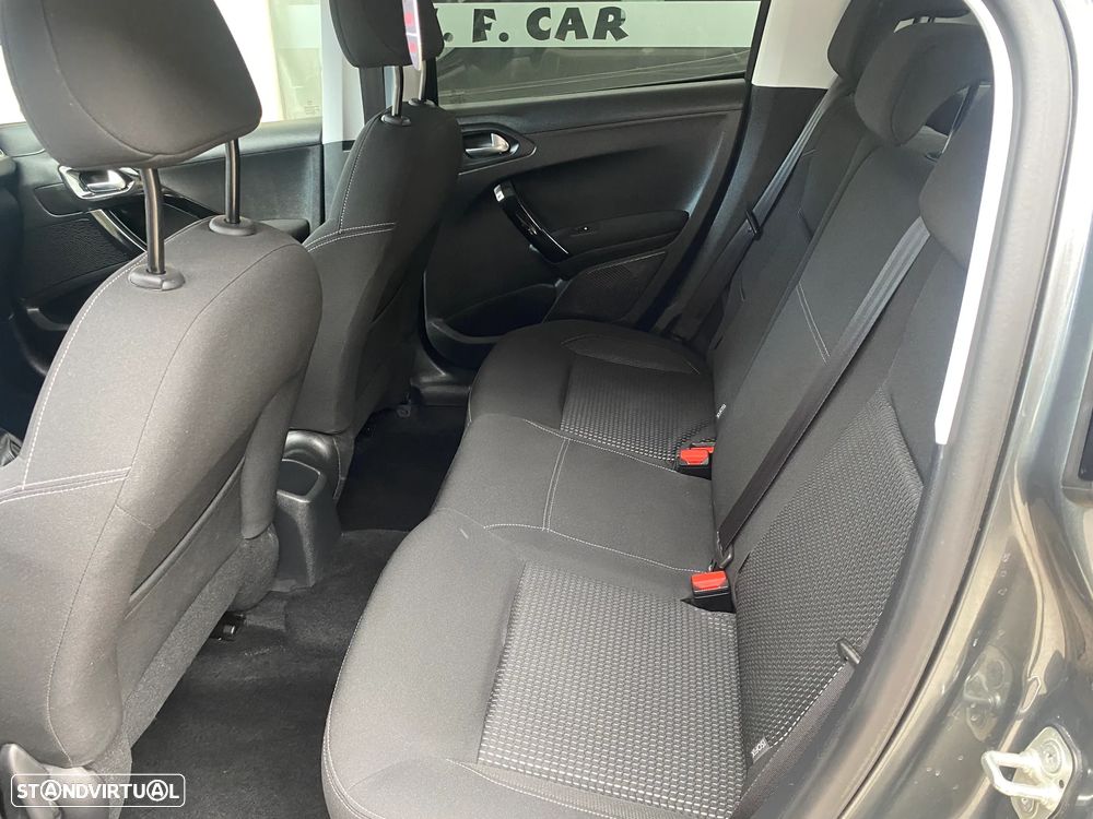 Peugeot 208 PureTech 110 Stop & Start Allure - 38