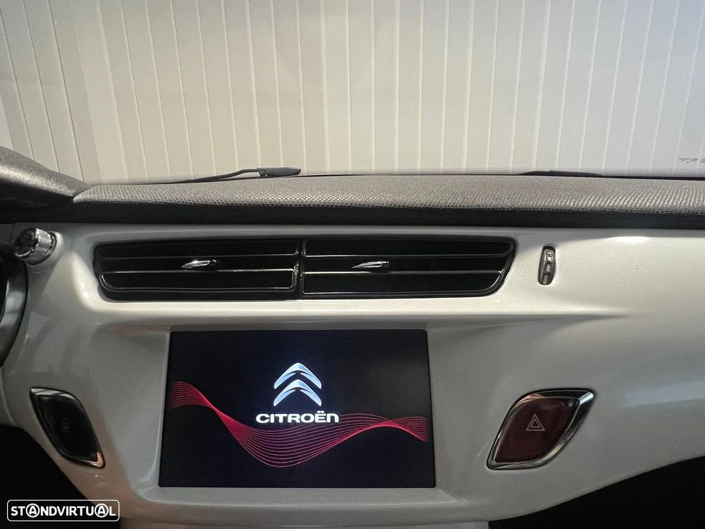 Citroën DS3 1.6 e-HDi So Chic ETG6 - 10