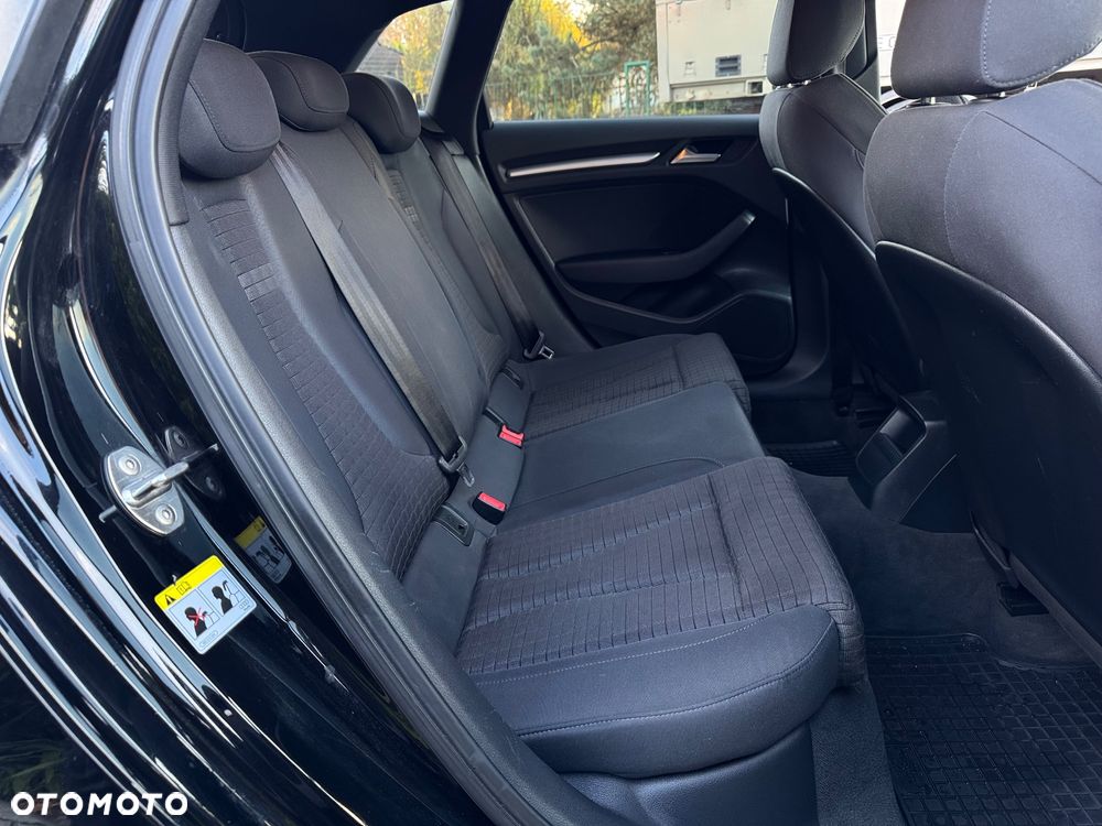 Audi A3 Sportback 1.6 TDI S line Sportpaket - 20