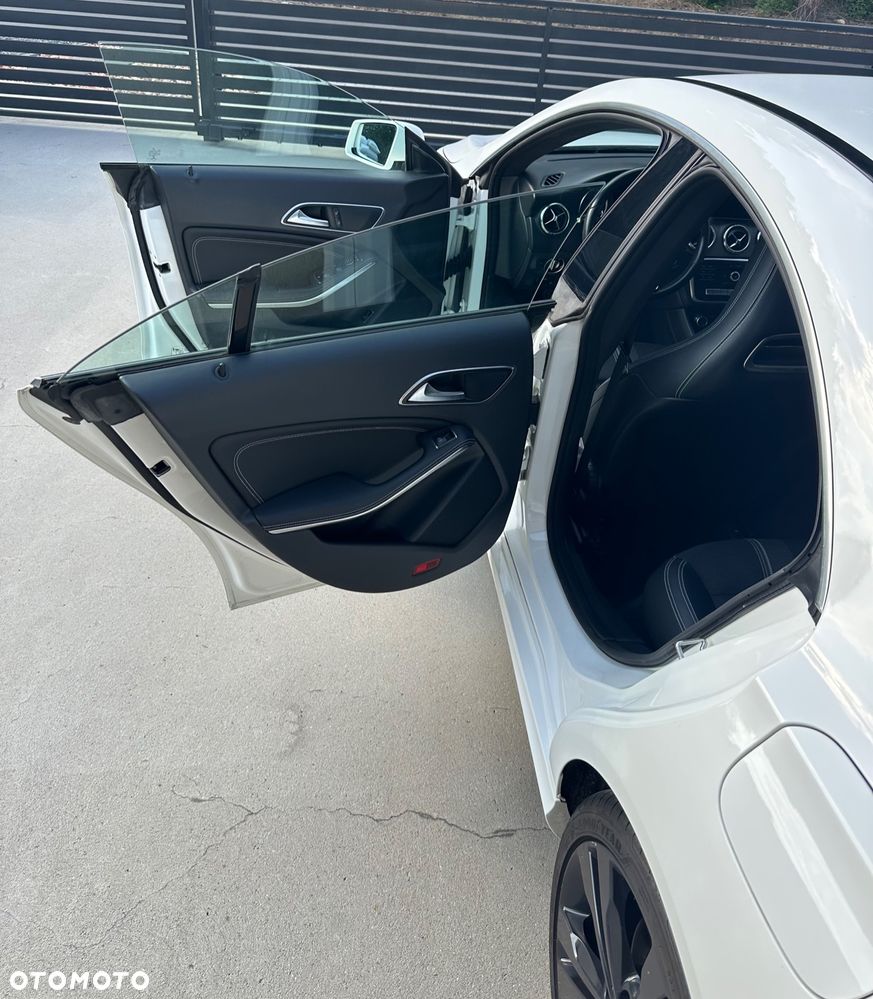 Mercedes-Benz CLA 180 7G-DCT Urban - 20