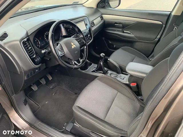 Mitsubishi Outlander 2.0 Intense + 2WD - 11