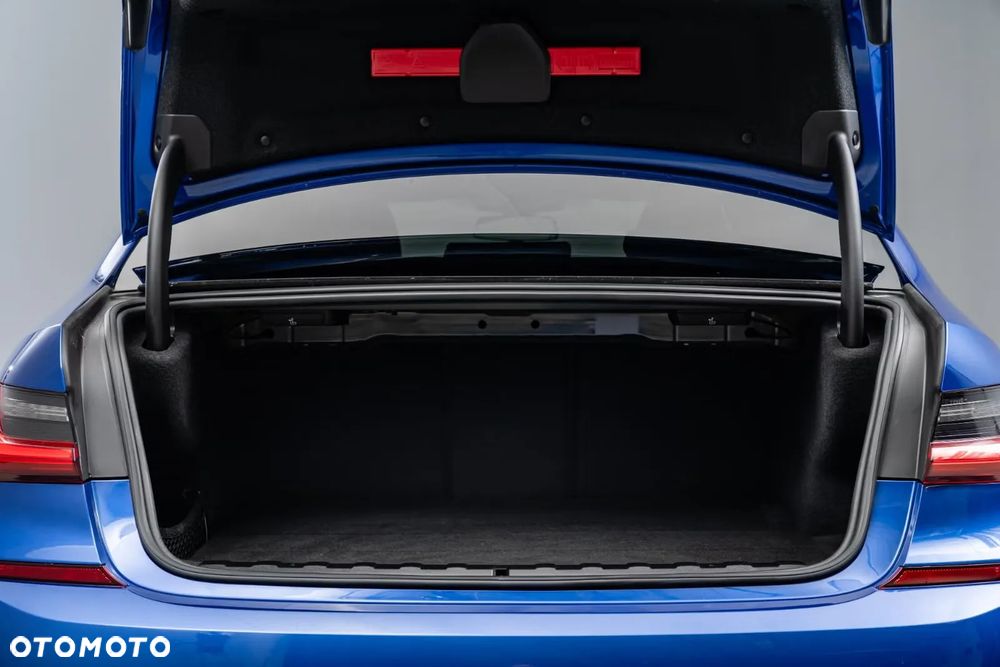 BMW Seria 3 330e Sport - 15