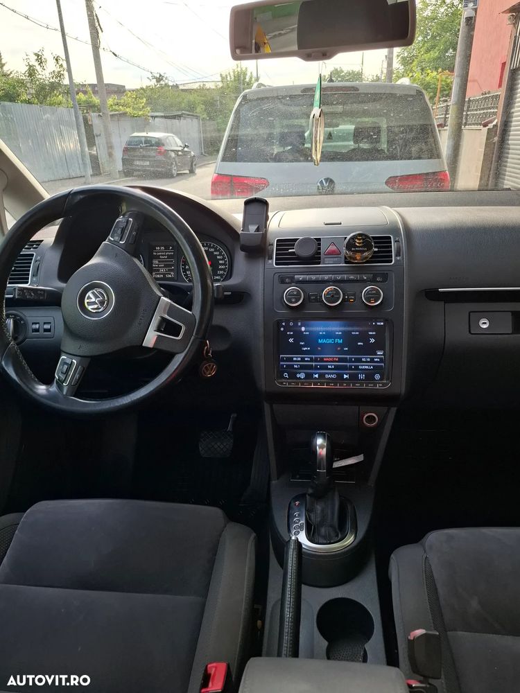 Volkswagen Touran 2.0 TDI DSG Highline - 6