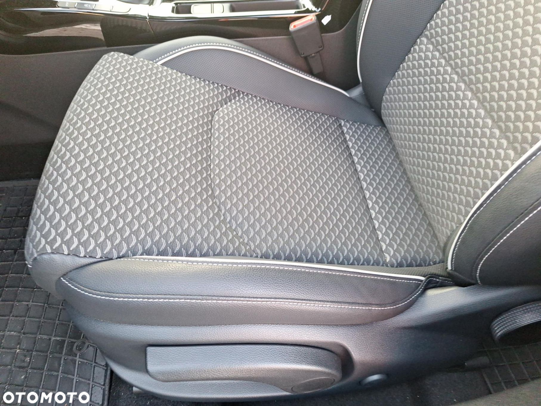 Kia Ceed - 12