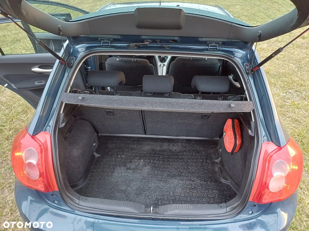 Toyota Auris 2.0 D-4D Sol - 11