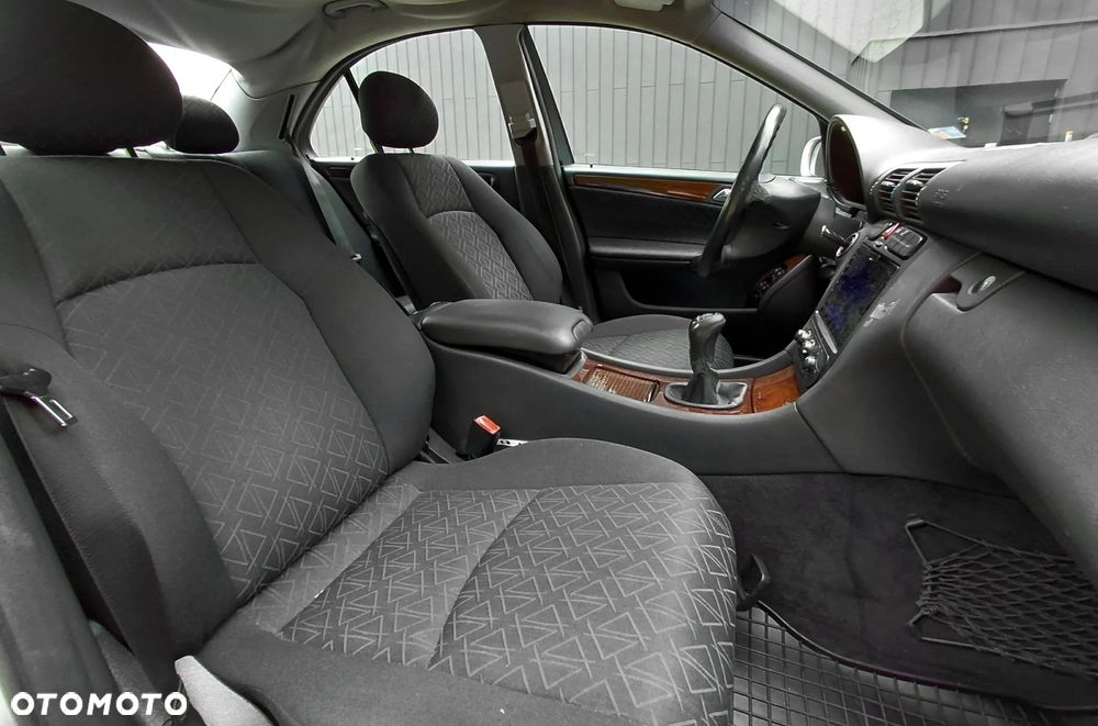 Mercedes-Benz Klasa C 220 CDI Elegance - 19