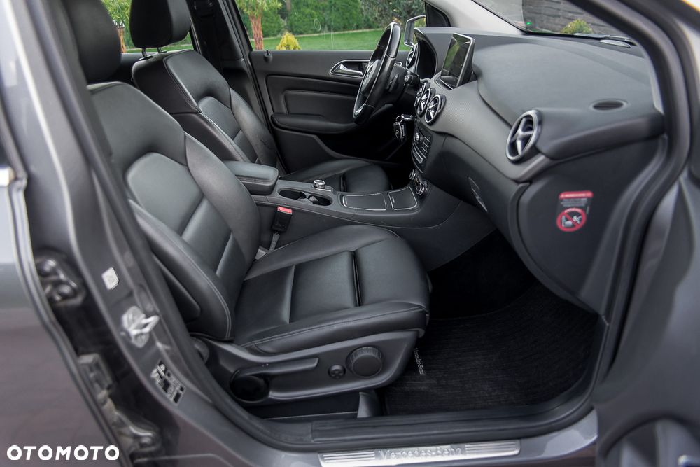 Mercedes-Benz Klasa B 180 7G-DCT Style - 22