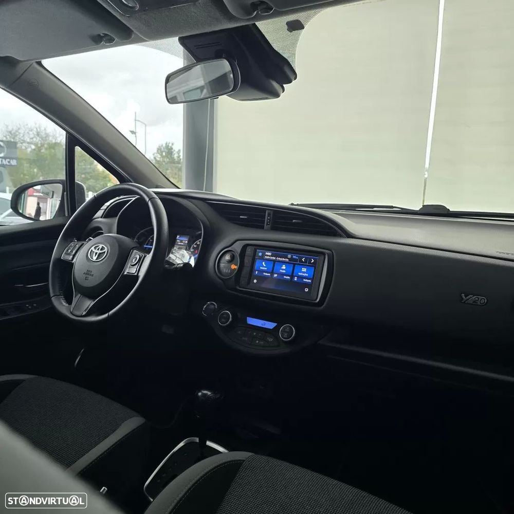 Toyota Yaris 1.5 HSD 20 Anos - 25