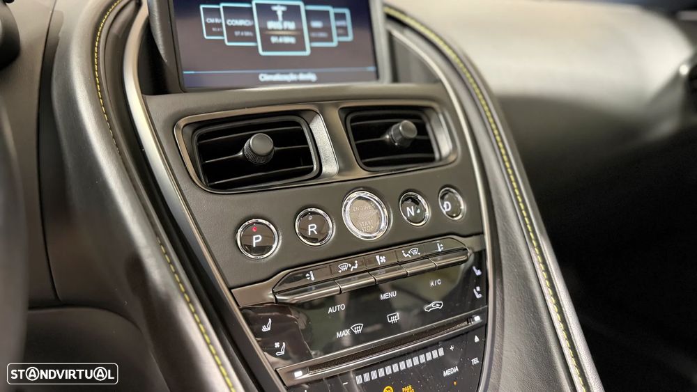 Aston Martin DB11 Volante V8 - 25