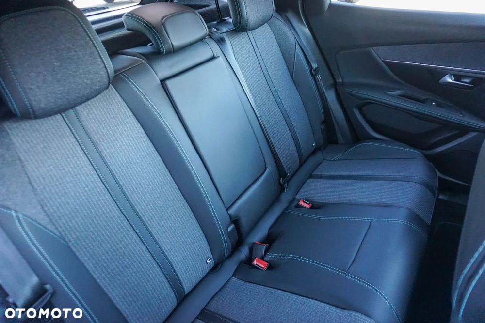 Peugeot 3008 1.6 PureTech Hybrid PHEV Allure Pack S&S EAT8 - 33