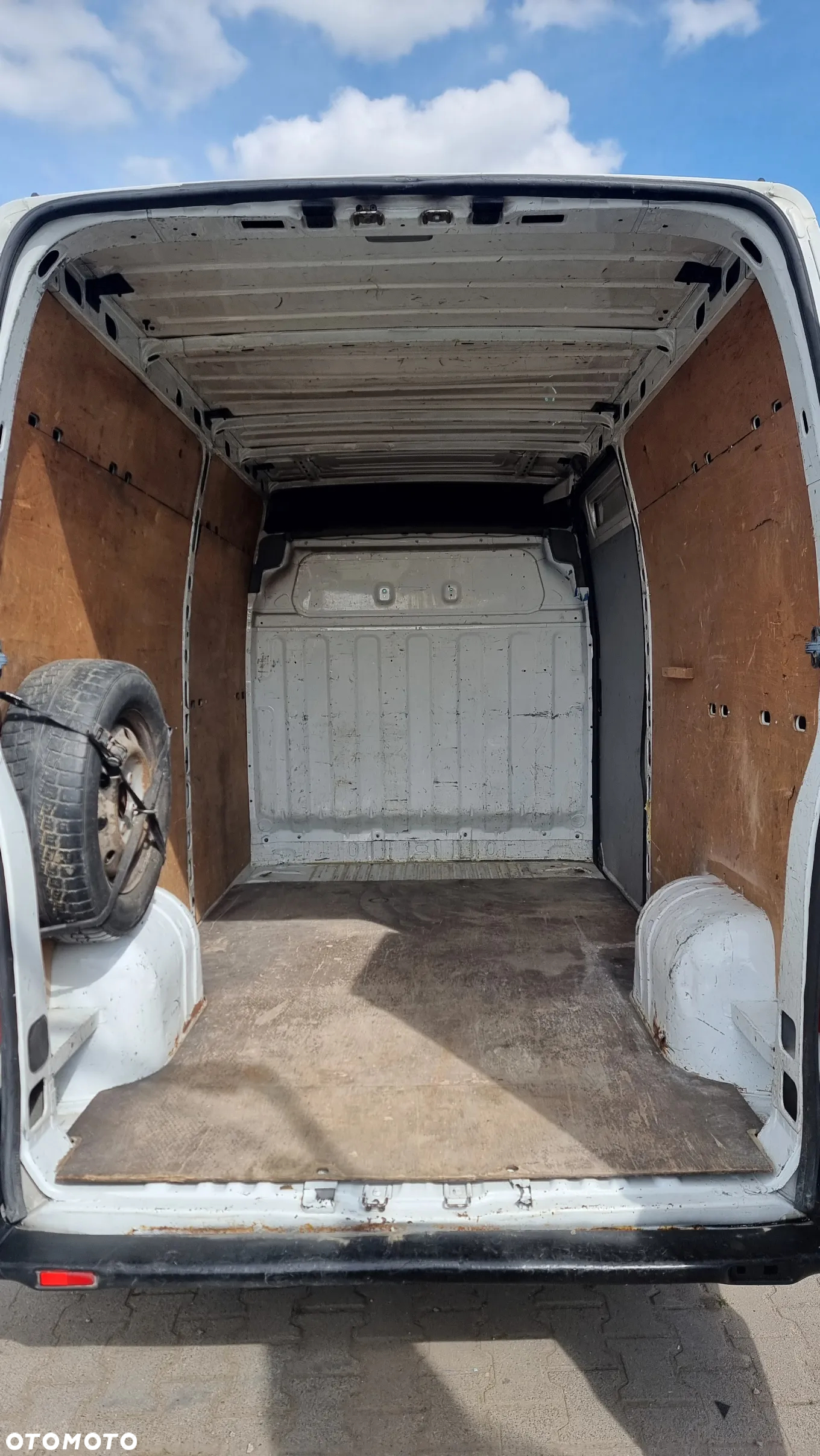Nissan INTERSTAR - 12