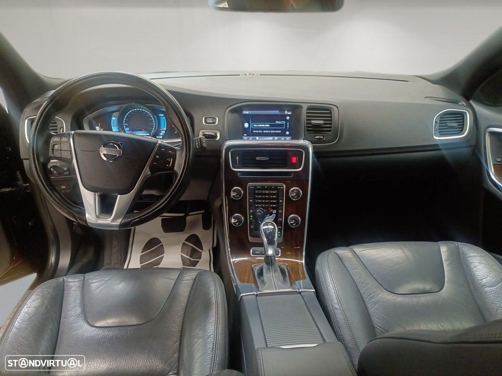 Volvo V60 2.4 D6 Momentum AWD Phev - 10