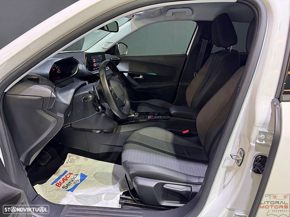 Peugeot 2008 1.2 PureTech Allure EAT8 - 14