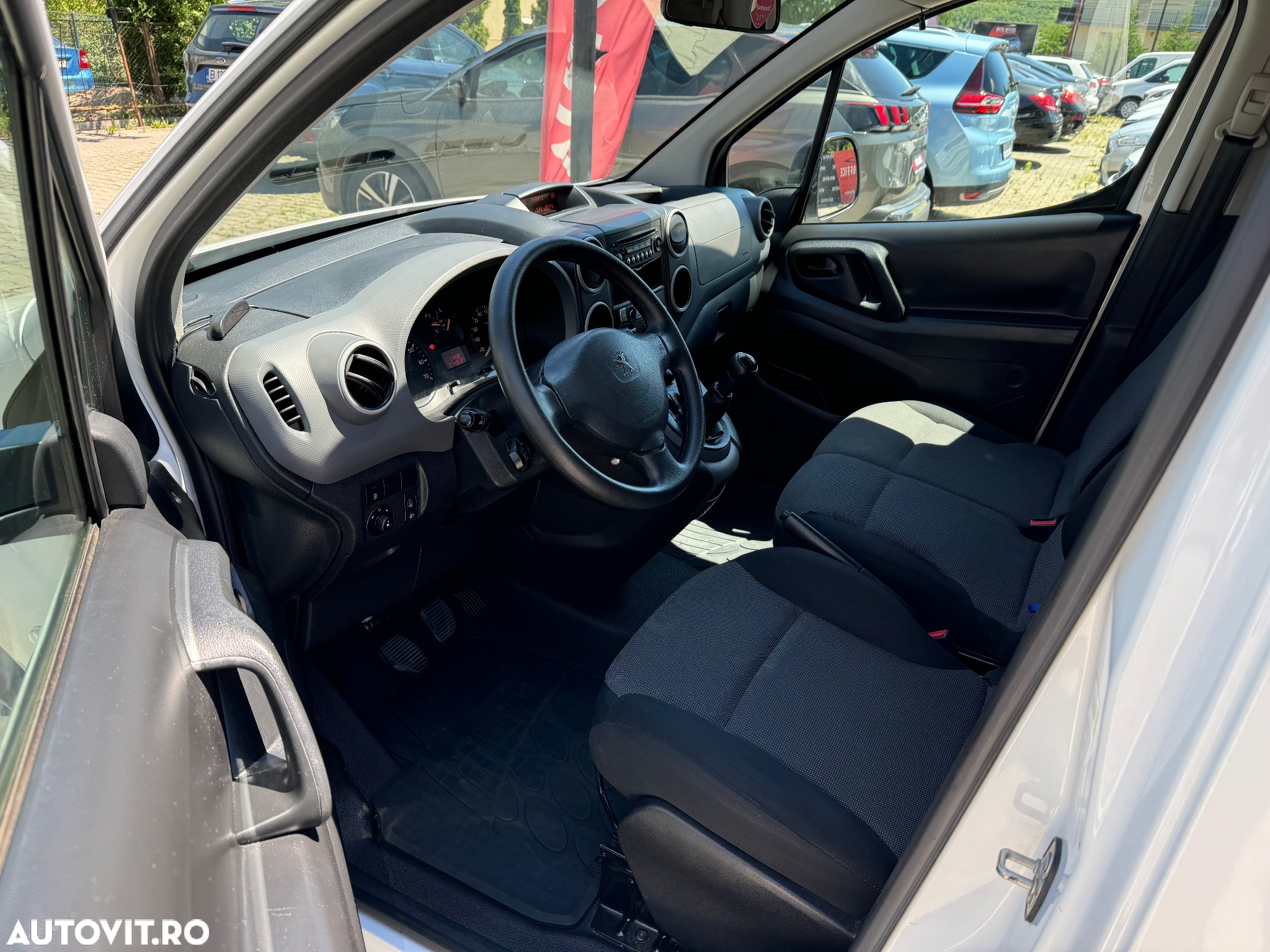 Peugeot Partner Combi 1.6 HDi 75 CP Confort FAP - 6