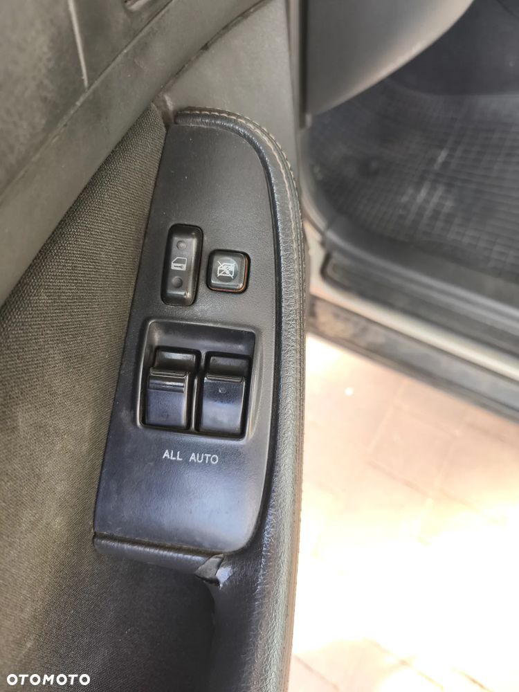Toyota Avensis 1.6 VVT-i Luna - 8