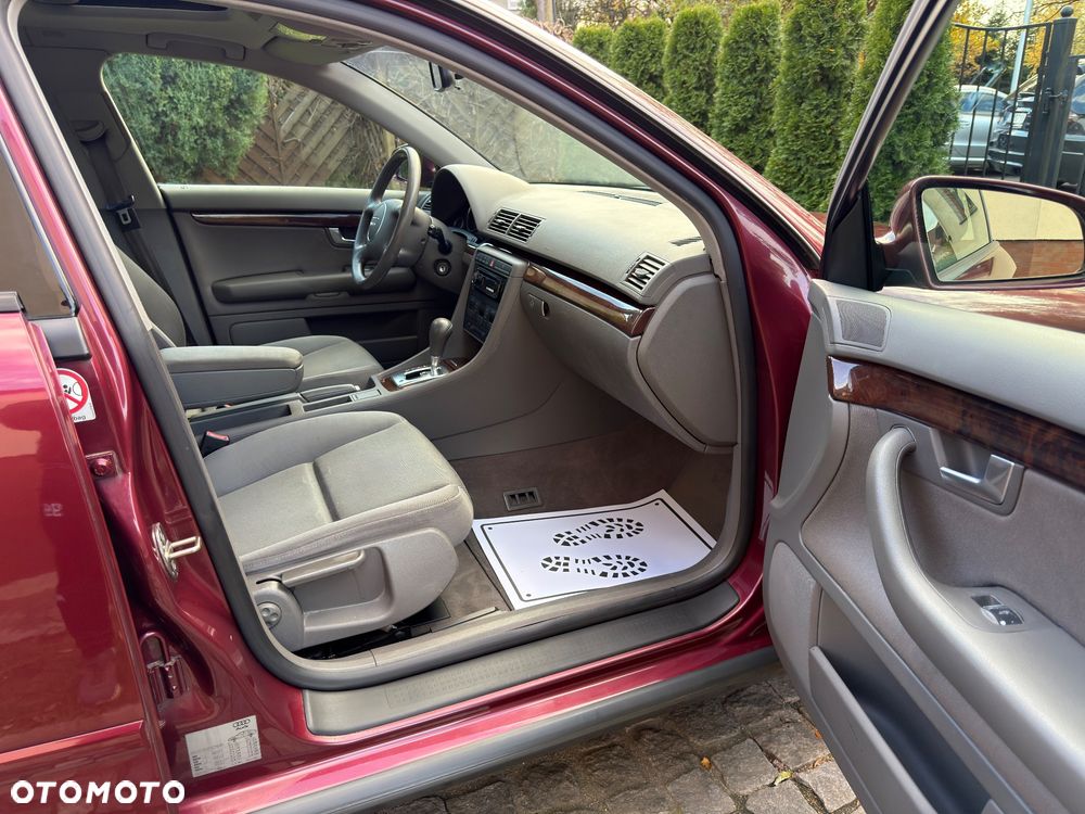 Audi A4 Limousine - 32