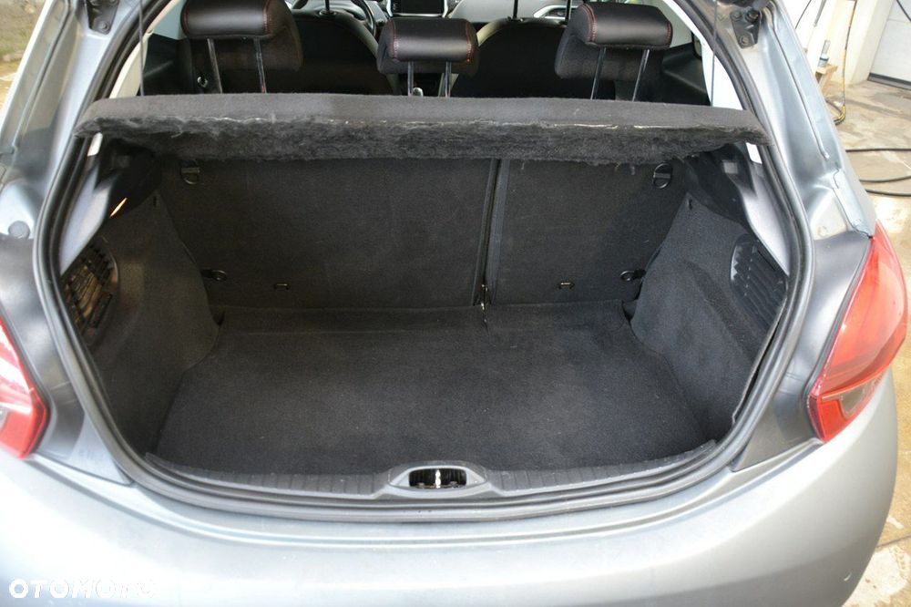 Peugeot 208 - 24