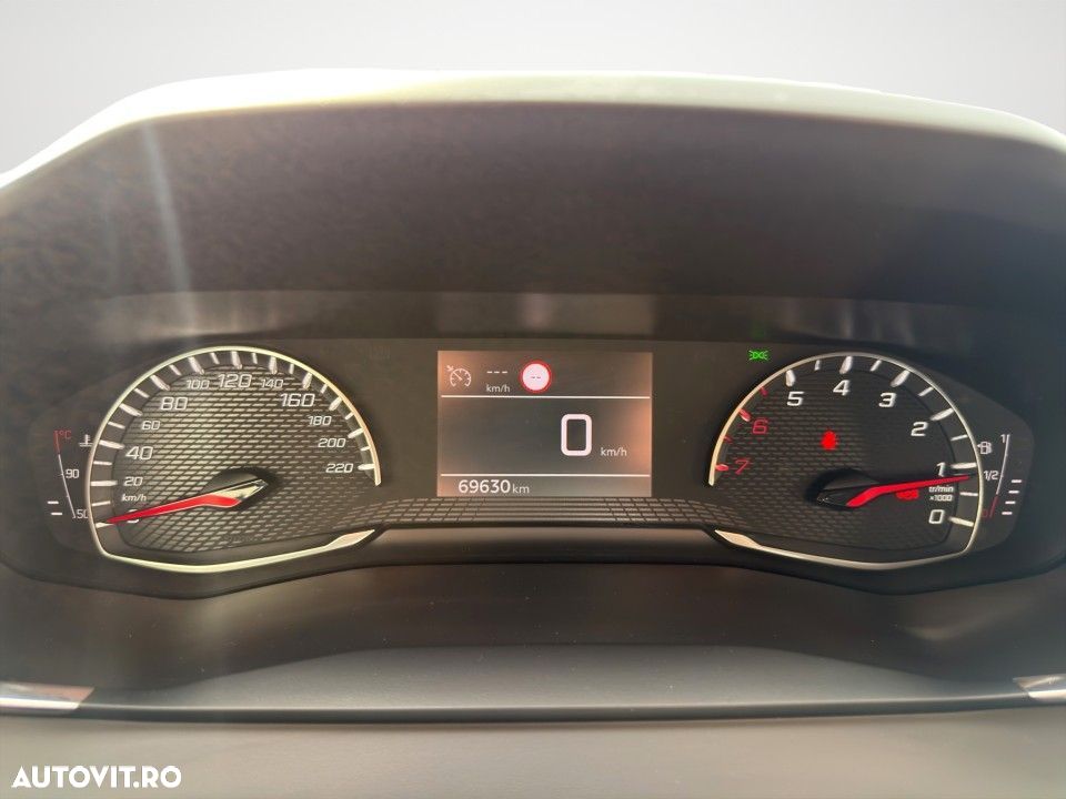 Peugeot 208 - 16