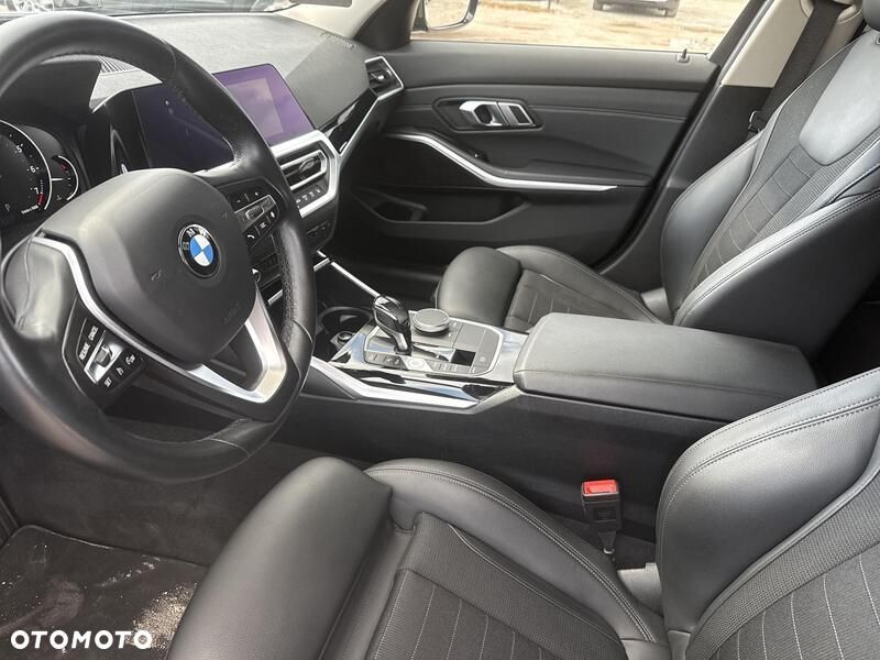 BMW Seria 3 320i Sport Line - 11
