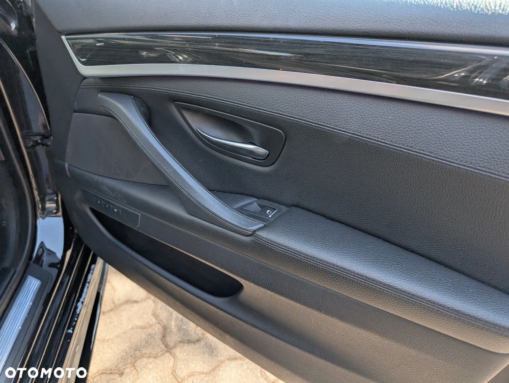 BMW Seria 5 520d xDrive - 28