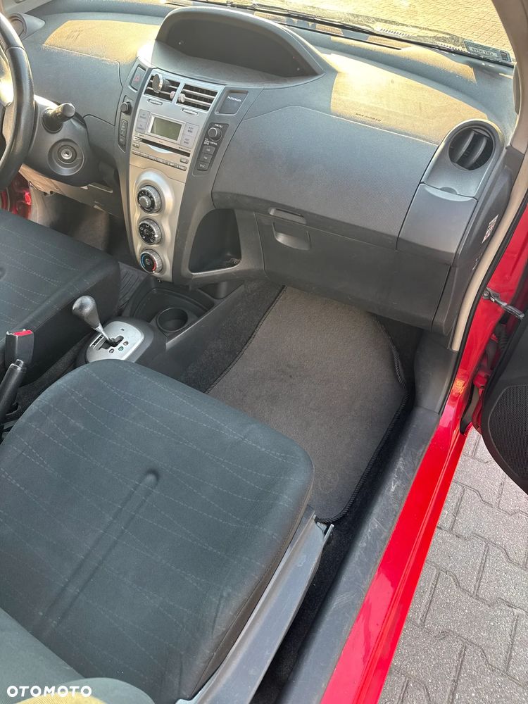 Toyota Yaris 1.3 Sol MM - 4
