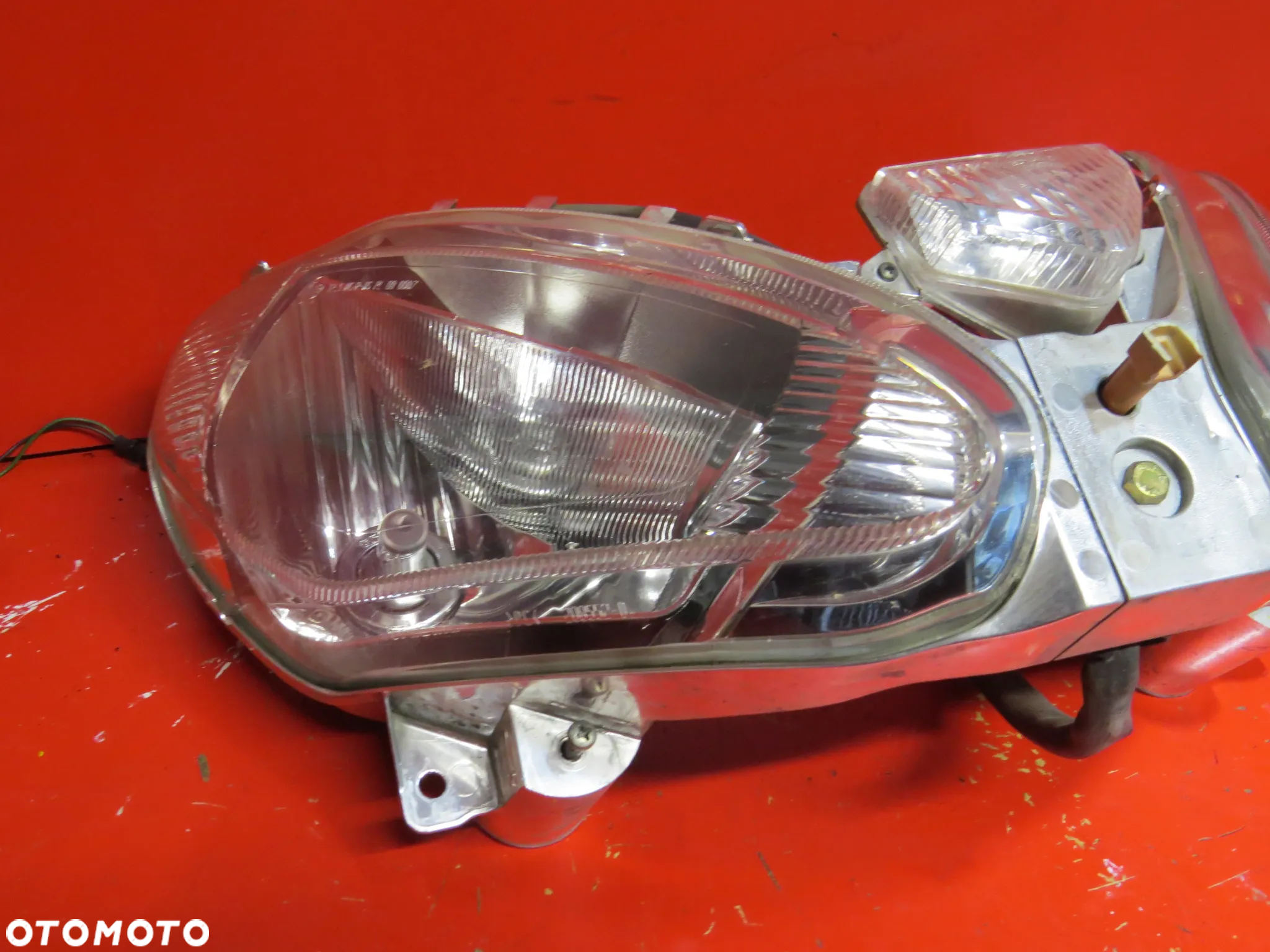 MALAGUTI MADISON 200 125 180 250 światło klosz przód reflektor lampa - 4