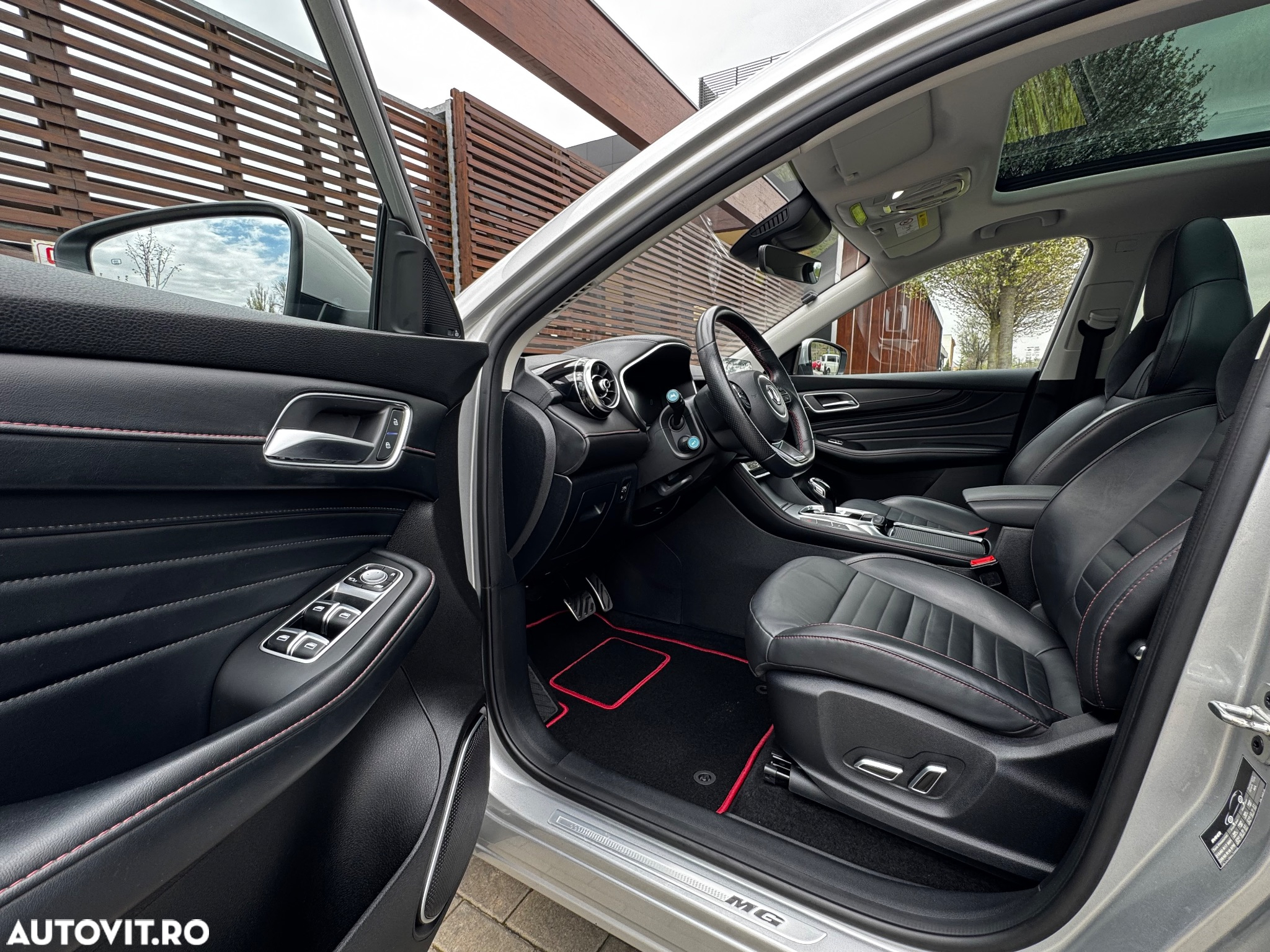 MG EHS 1.5T-GDI PHEV Luxury - 11