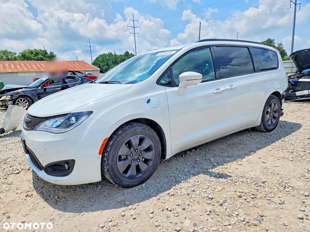 Chrysler Pacifica - 2