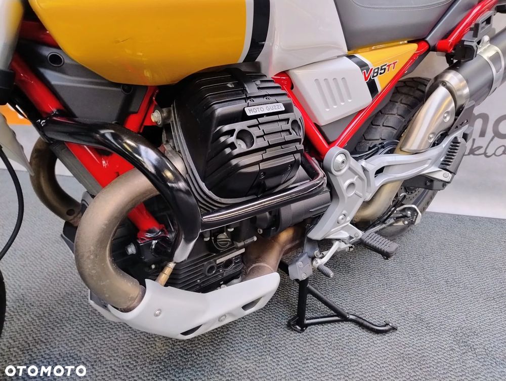 Moto Guzzi V85 - 24