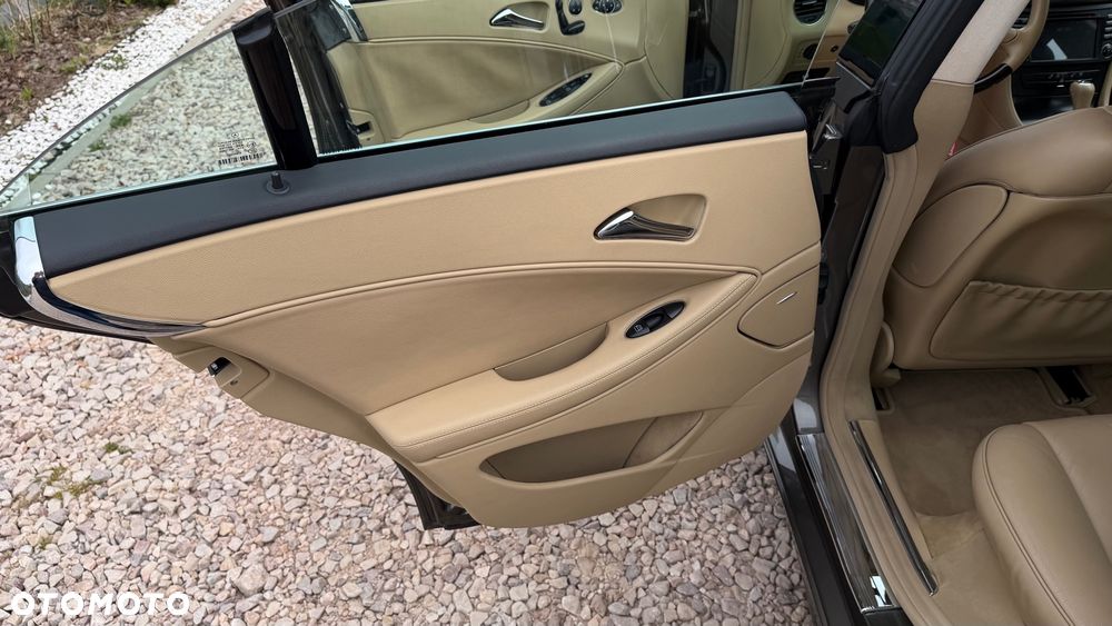 Mercedes-Benz CLS - 24