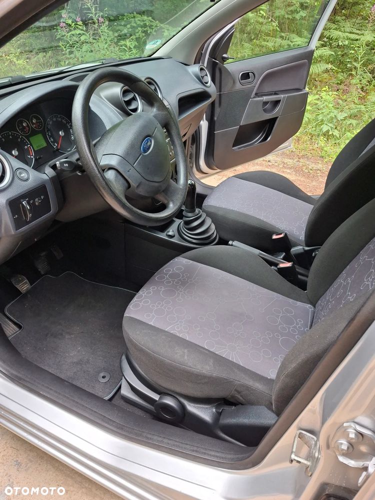 Ford Fiesta - 10