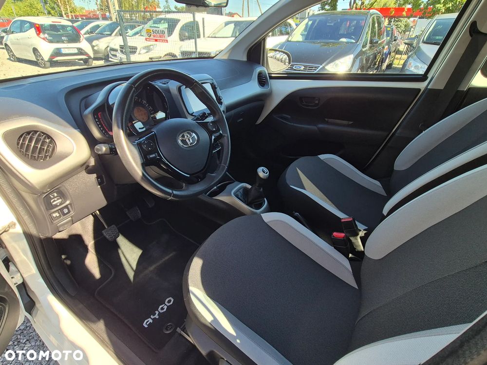 Toyota Aygo x-play Eco - 26