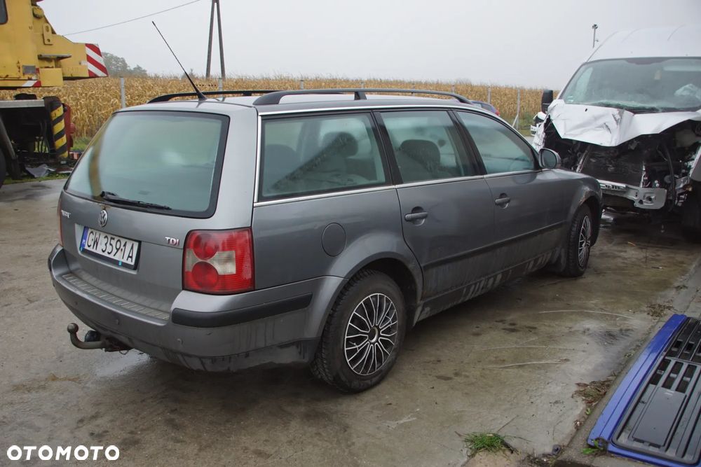 Auto na części - Volkswagen Passat B5 Lift 1.9 TDI 130 KM AWX GGB LA7T 2005R Silnik Skrzynia Drzwi Maska Klapa Zderzak Błotnik Szyba Lusterko Deska Kokpit Sterownik Moduł Czujnik Licznik Kierownica Panel - 5