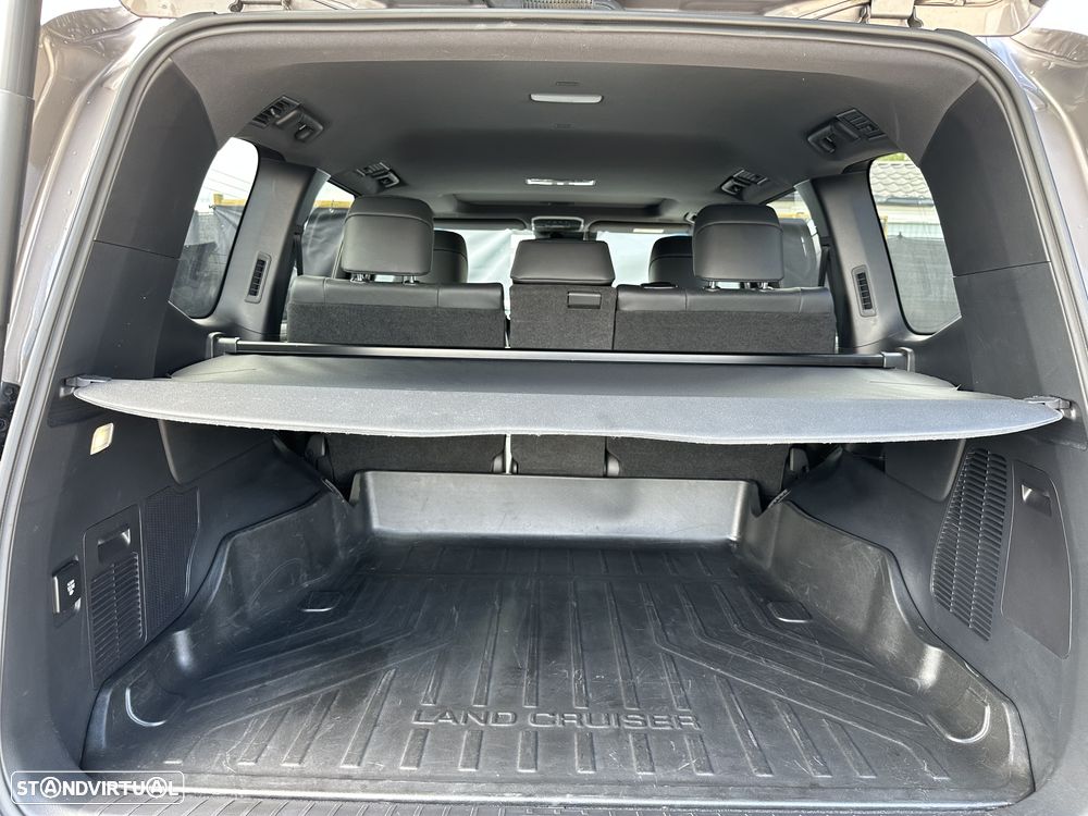 Toyota Land Cruiser 300 70th Anniversary - 50