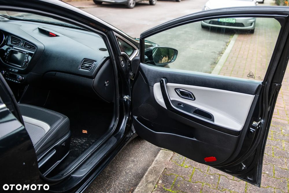 Kia Ceed 1.6 GDI Dream-Team Edition - 25