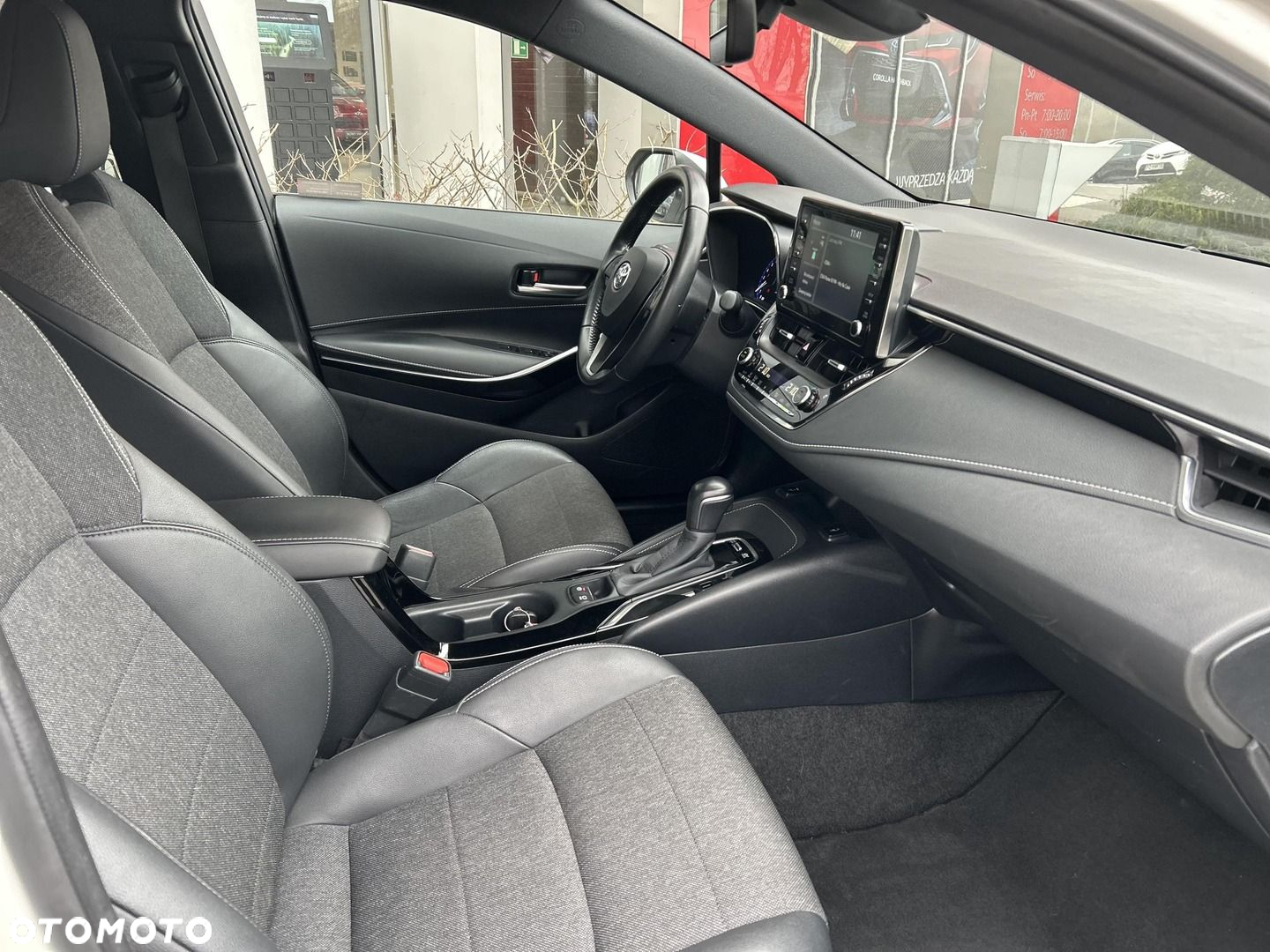 Toyota Corolla 1.8 Hybrid Comfort - 9