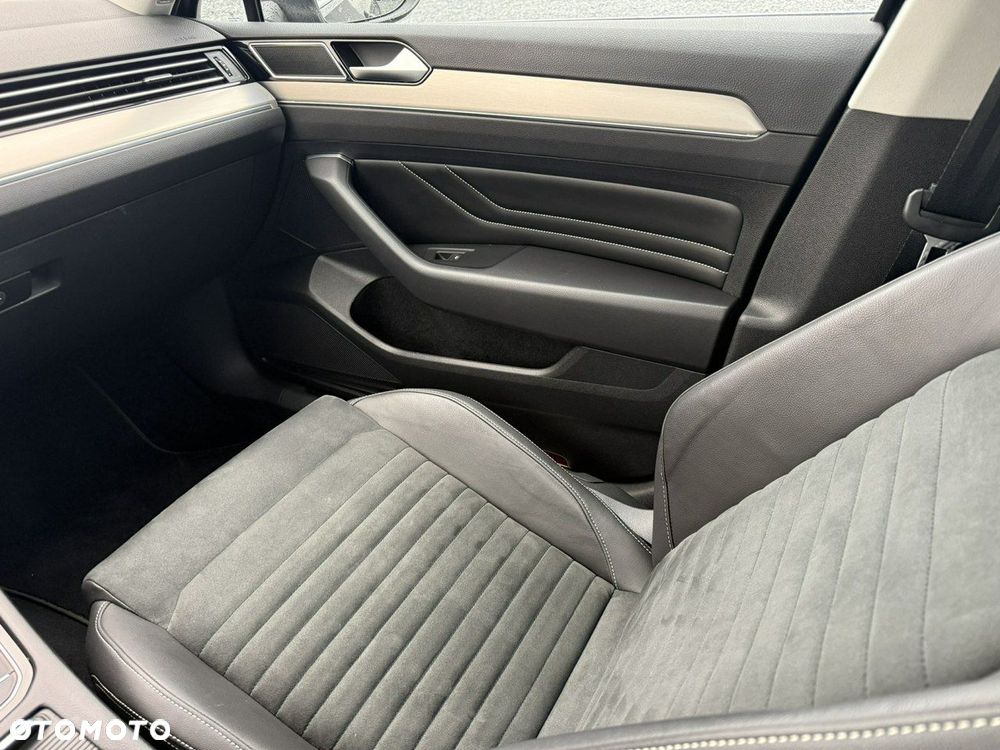 Volkswagen Passat - 12