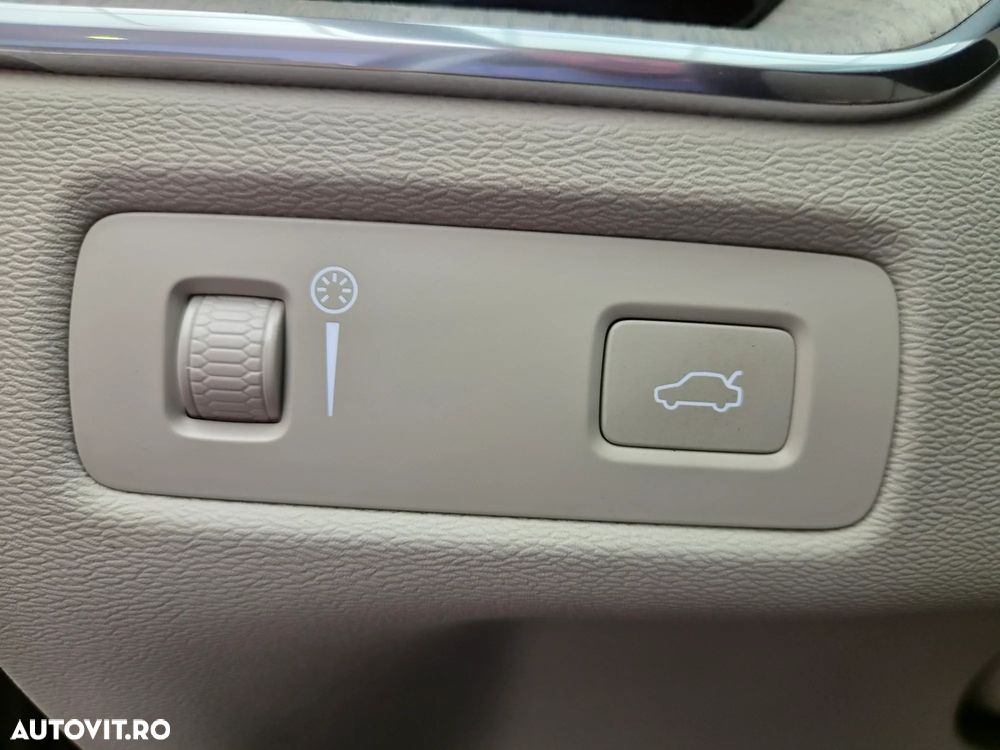 Volvo XC 60 B4 MHEV AT8 AWD Inscription - 17