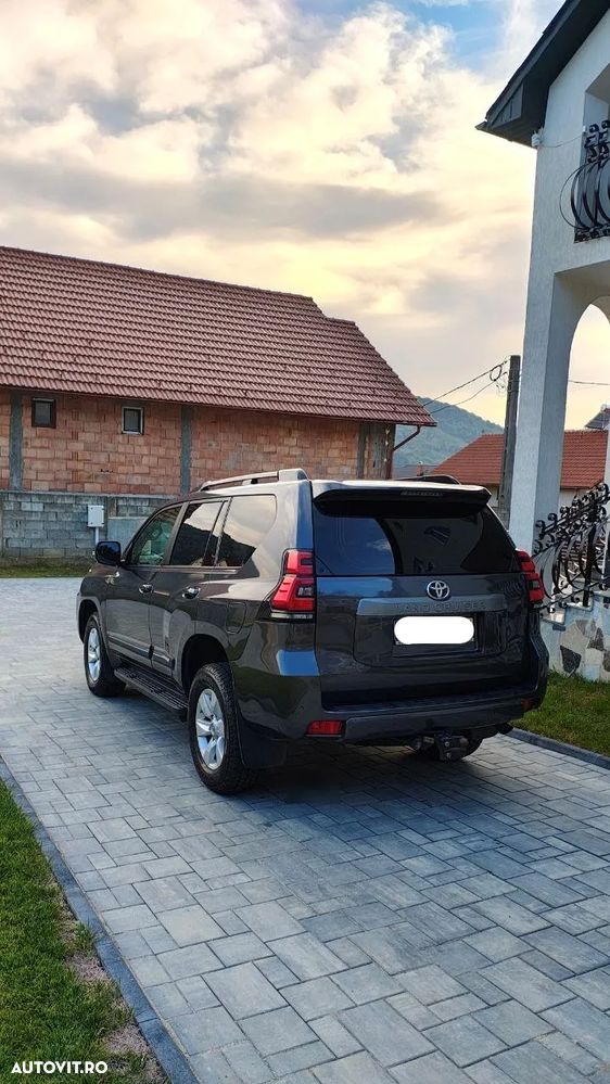 Toyota Land Cruiser - 3